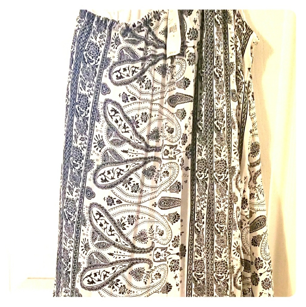 Black & White very flowy